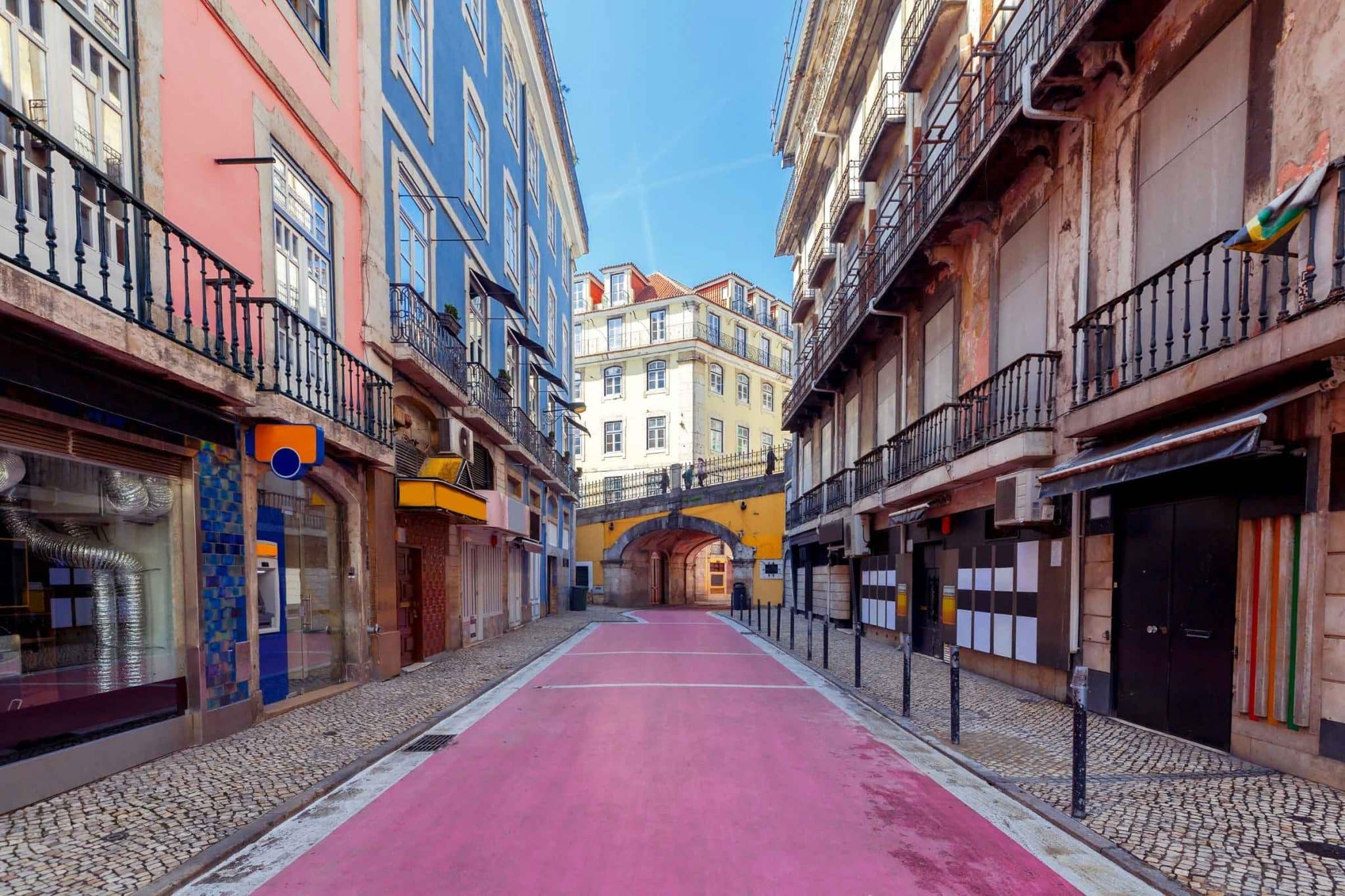 Pink street Lissabon nightlife uitgaanstraat