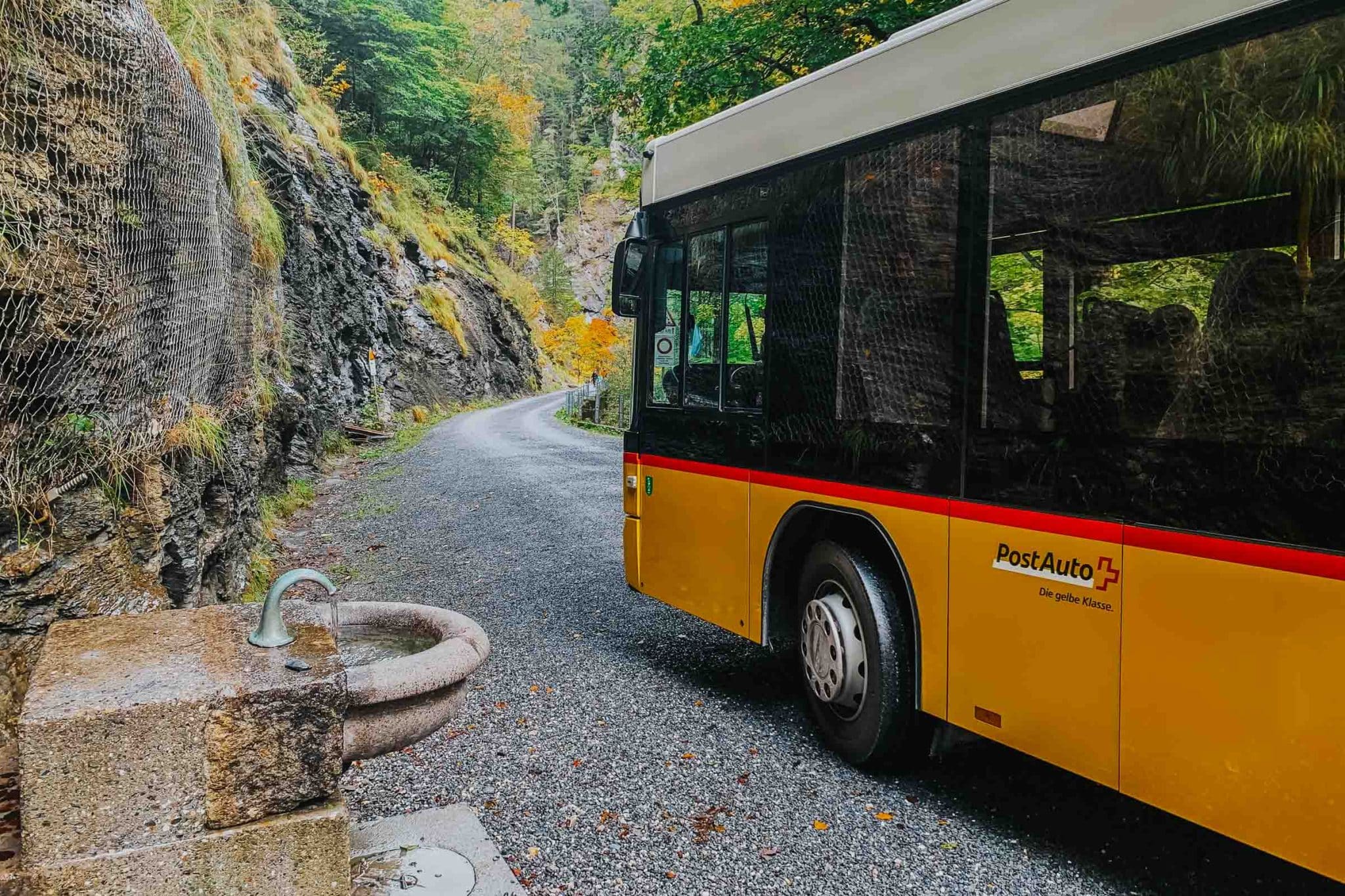Bus naar de Tamina Kloof in Zwitserland